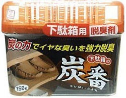 Kokubo Дезодорант-поглотитель неприятных запахов для обувных шкафов с древесным углём Sumi-Ban 150 г