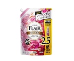 Kao Flair Fragrance Floral Sweet Кондиционер для белья с антибактериальным эффектом со сладким цветочным ароматом 950 мл в мягкой упаковке