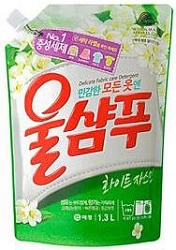 Aekyung Wool Shampoo Fresh White Jasmine Жидкое средство для стирки деликатных тканей Вул шампу Жасмин мягкая упаковка 1,3 л
