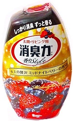 ST Shoushuuriki Жидкий Дезодорант–ароматизатор для комнат c ароматом сладких ягод 400 мл